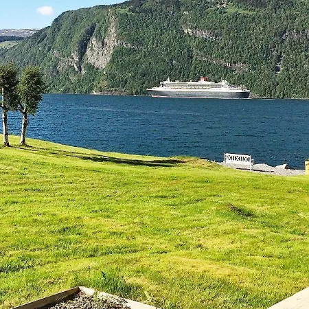 Two-bedroom In Utvik 2 *