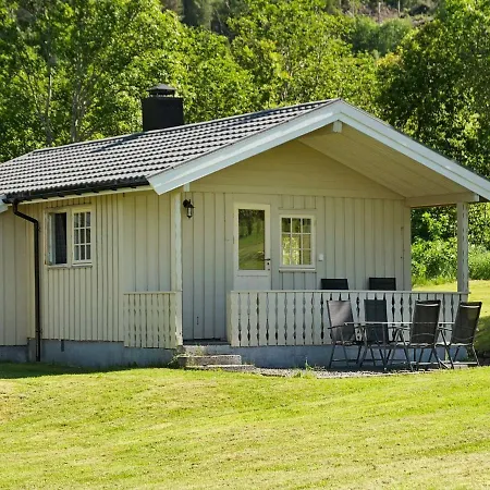 Holiday home Two-bedroom In Utvik 2